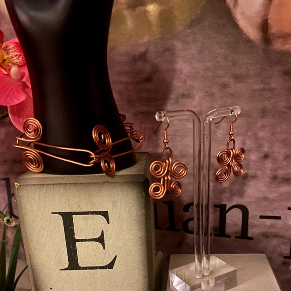 SQUARE SATIRE - Picture 1 of 13